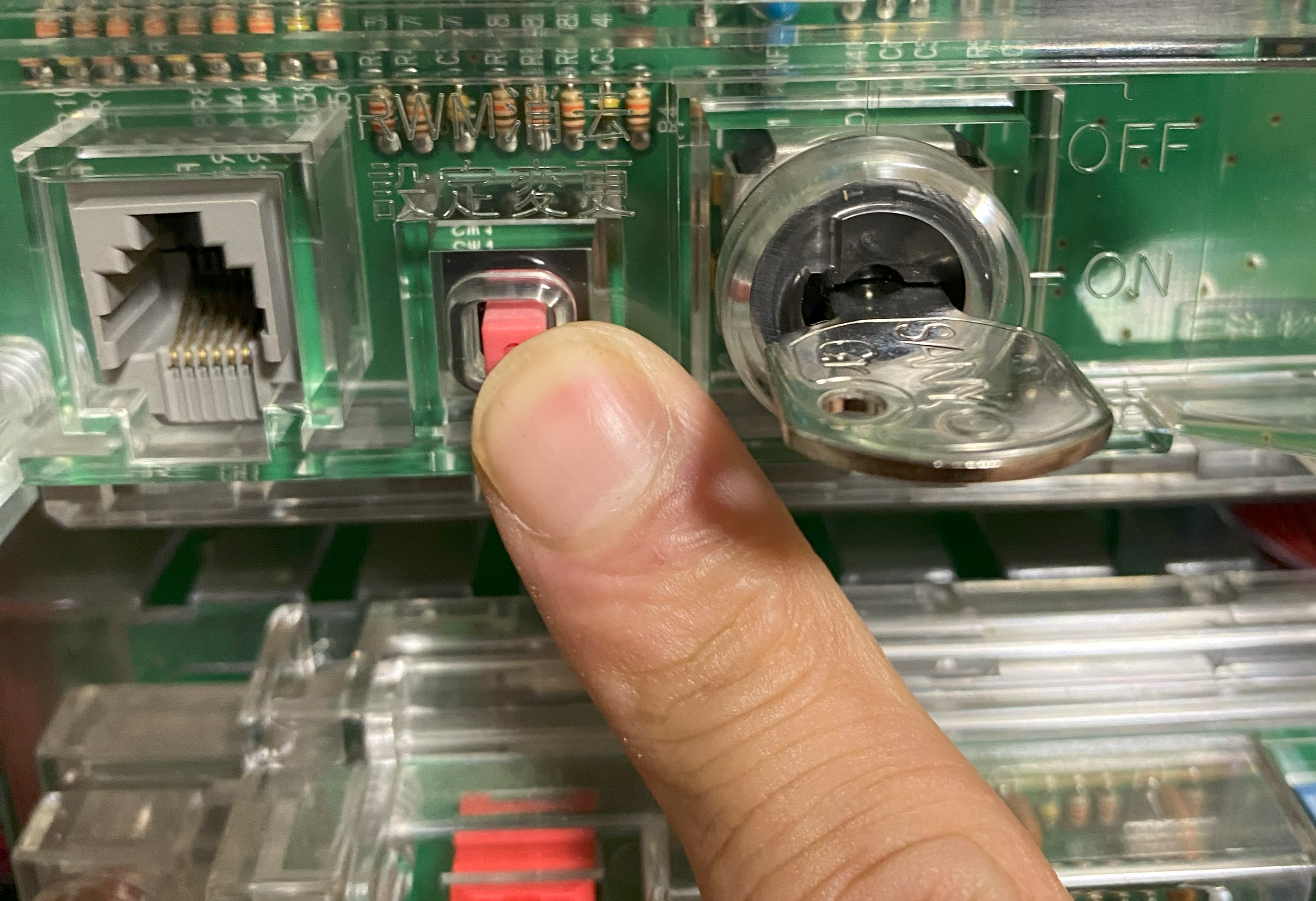 RWMスイッチを押しながら電源投入（三洋物産の設定変更例）